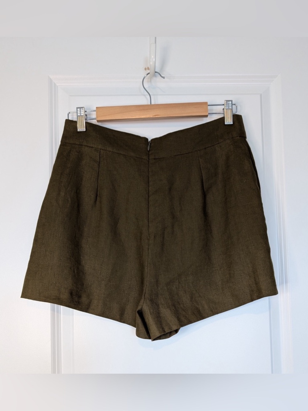 CAARA Women’s Kathrin Linen Short Olive NWT Size 8 - Picture 3 of 10